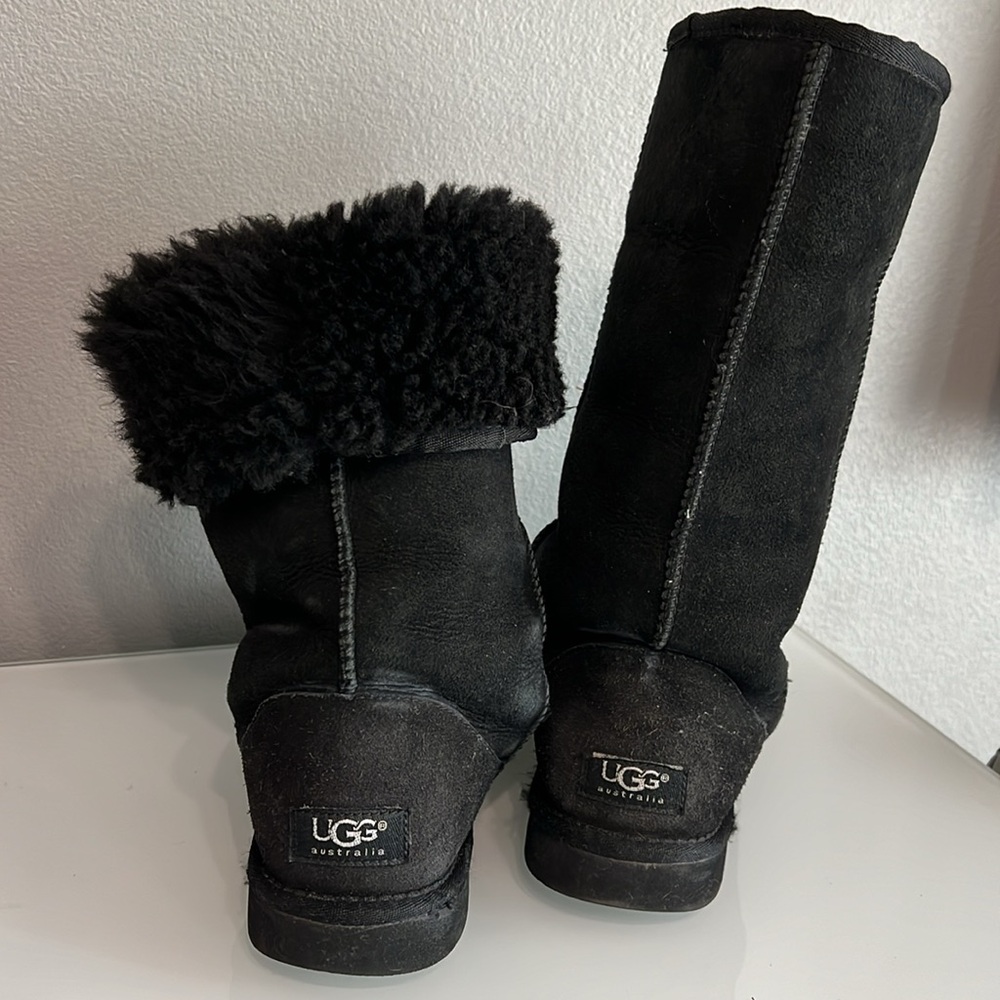 UGG Australia tall Women’s black sheepskin boot size 8